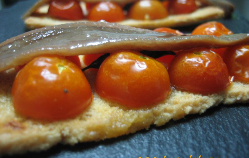 Tostas de tomate cherry y anchoas