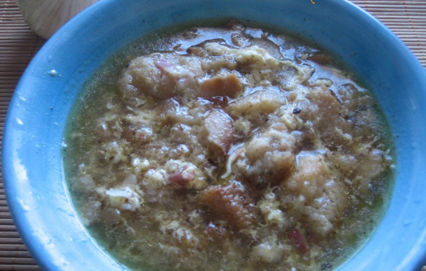 Sopa de ajo y jamón