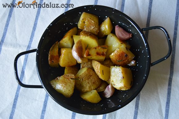 Patatas Con Hierbas Aromaticas Y Ajo